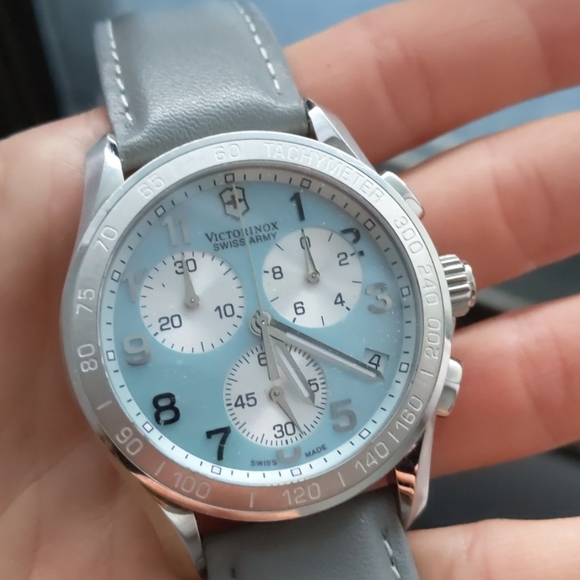 Victorinox Swiss Army Women's Watch - Picture 2 of 2